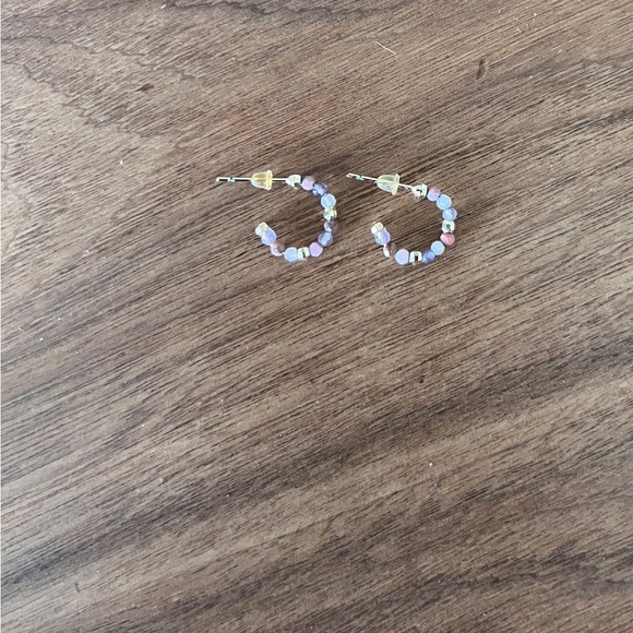 Kendra Scott Gold Huggie Hoop earrings with neutral tone beads EUC - Picture 2 of 5